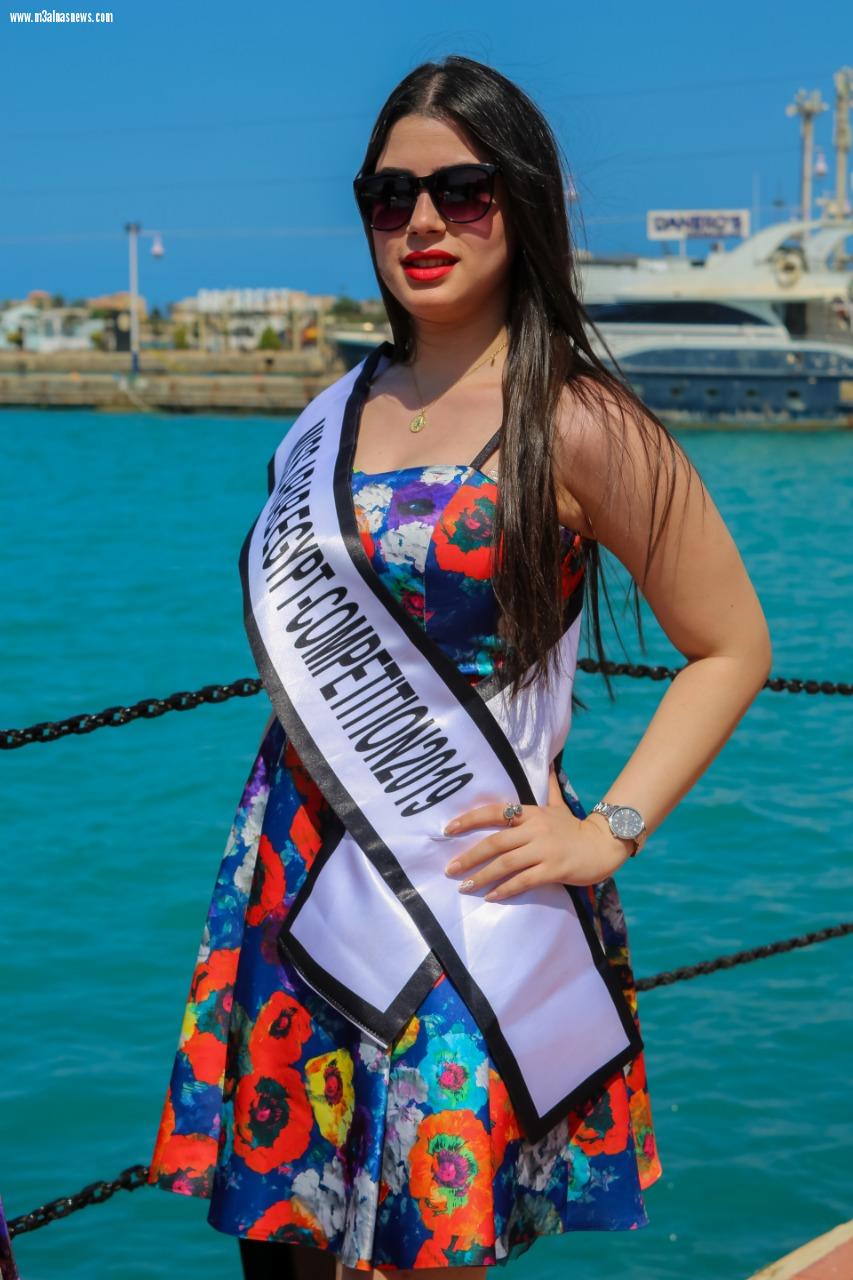 ملكات جمال العرب يقمن بجولة ببورتو مارينا بالساحل الشمالى